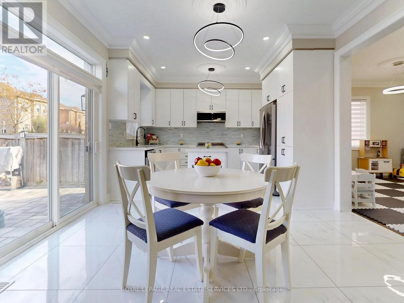 1158 Atkins Drive, Newmarket, Ontario  L3X 0A6 - Photo 7 - N13040732