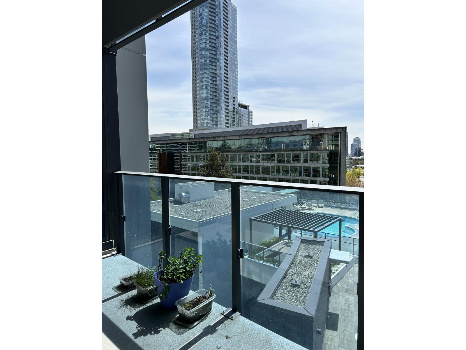 809 10448 University Drive, Surrey, British Columbia  V3T 0S7 - Photo 3 - R3099392