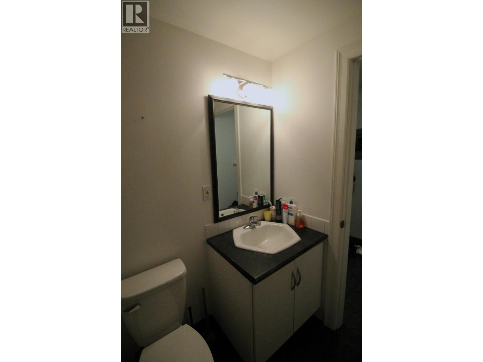 737 Robinson, Coquitlam, British Columbia  V3J 4E9 - Photo 7 - R3114935