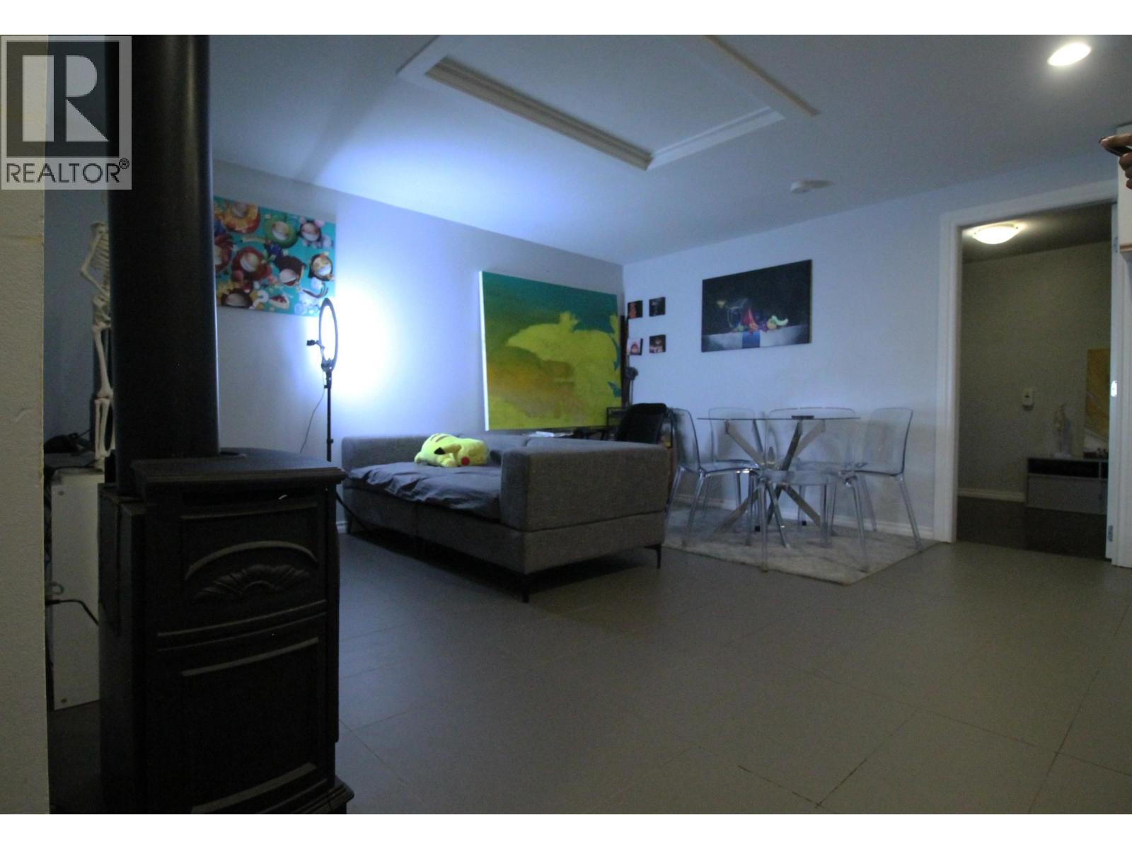 737 Robinson, Coquitlam, British Columbia  V3J 4E9 - Photo 4 - R3114935