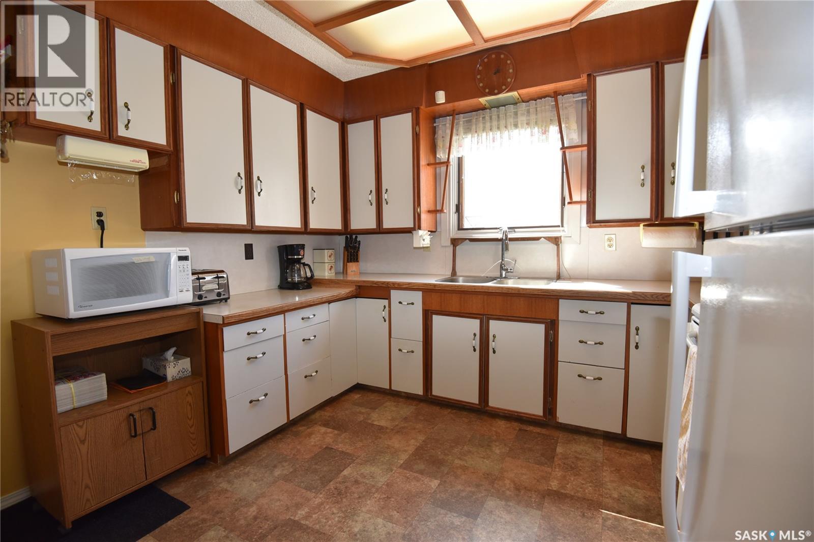 220 2nd Street E, Nipawin, Saskatchewan  S0E 1E0 - Photo 5 - SK033869