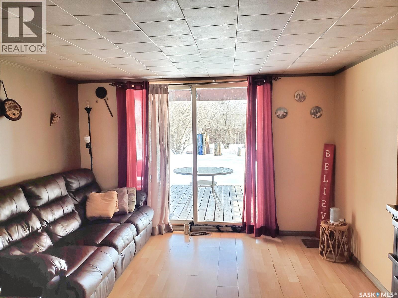 321 1st Street W, Ponteix, Saskatchewan  S0N 1Z0 - Photo 11 - SK033867