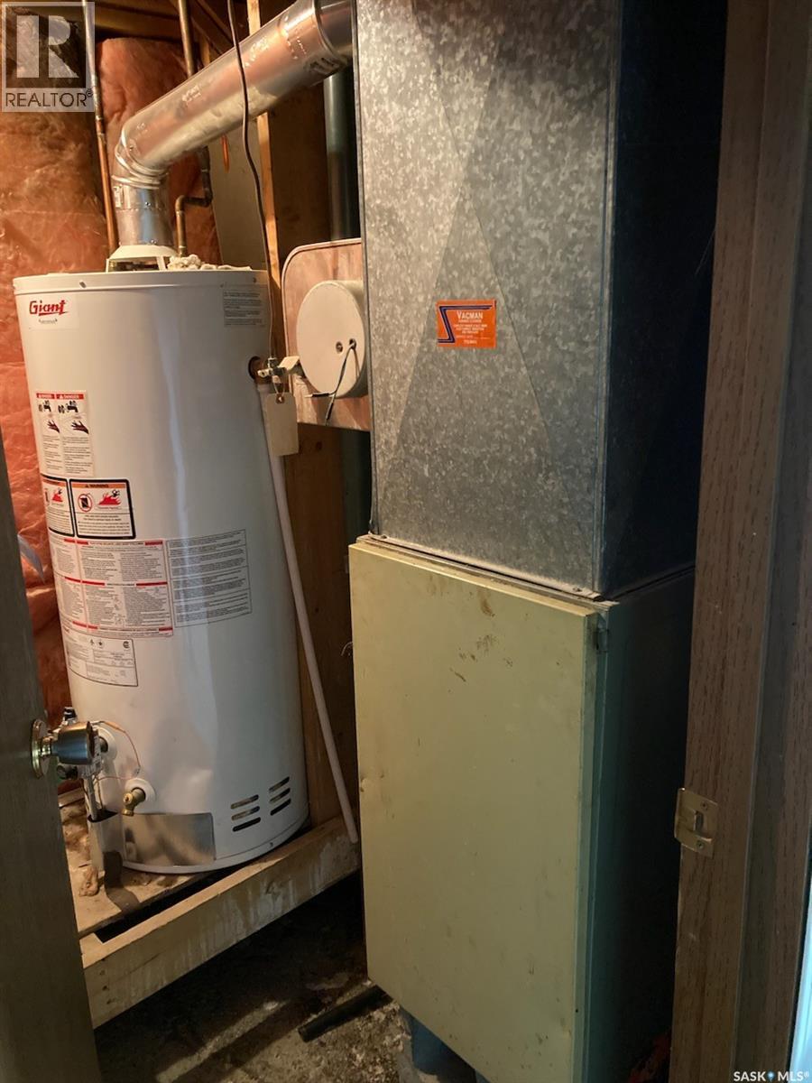 321 1st Street W, Ponteix, Saskatchewan  S0N 1Z0 - Photo 29 - SK033867