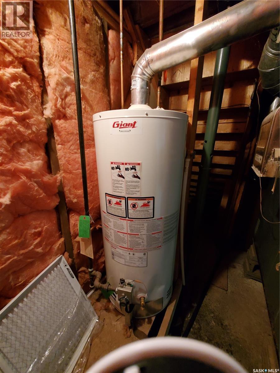 321 1st Street W, Ponteix, Saskatchewan  S0N 1Z0 - Photo 31 - SK033867