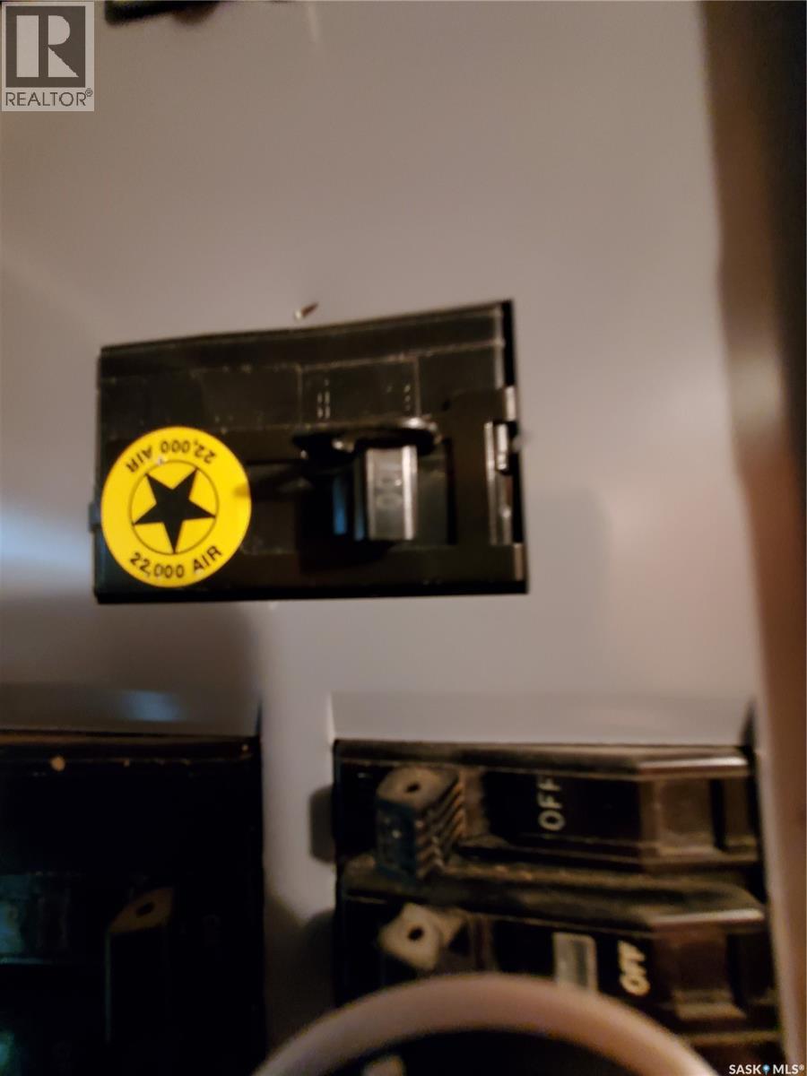 321 1st Street W, Ponteix, Saskatchewan  S0N 1Z0 - Photo 34 - SK033867