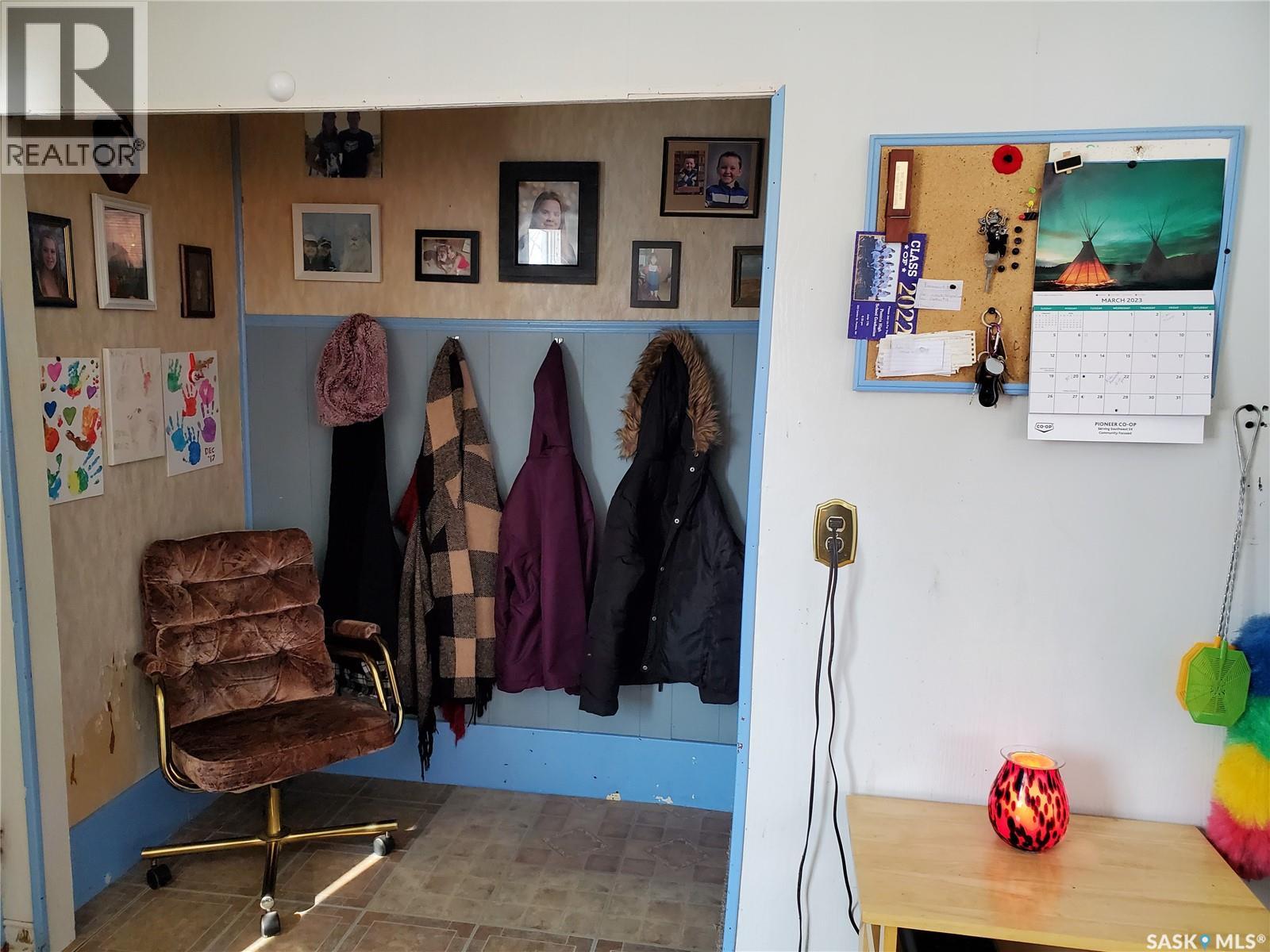 321 1st Street W, Ponteix, Saskatchewan  S0N 1Z0 - Photo 6 - SK033867