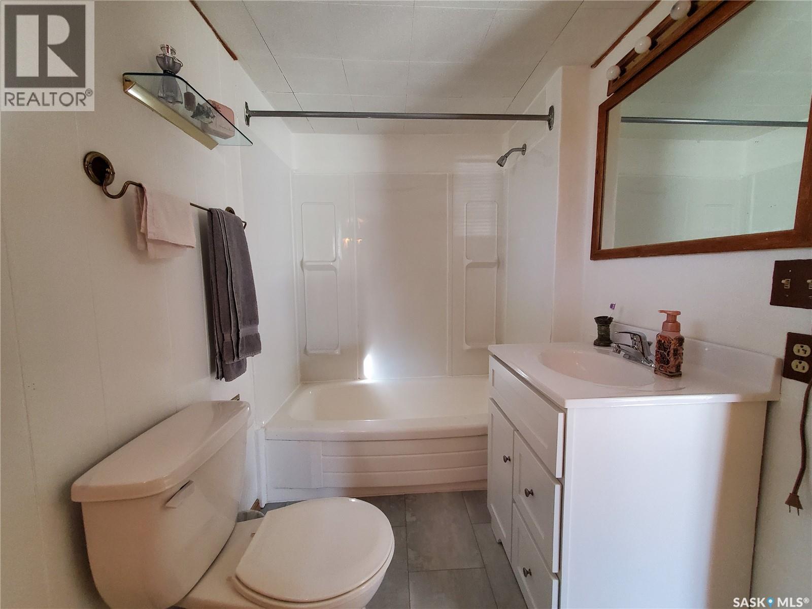 321 1st Street W, Ponteix, Saskatchewan  S0N 1Z0 - Photo 7 - SK033867