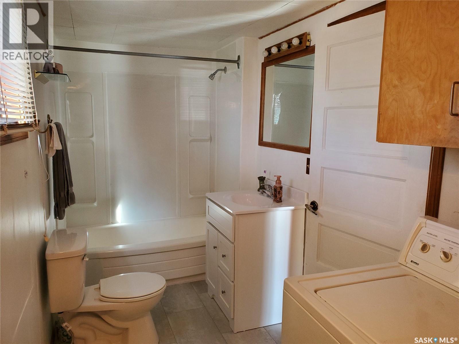 321 1st Street W, Ponteix, Saskatchewan  S0N 1Z0 - Photo 8 - SK033867