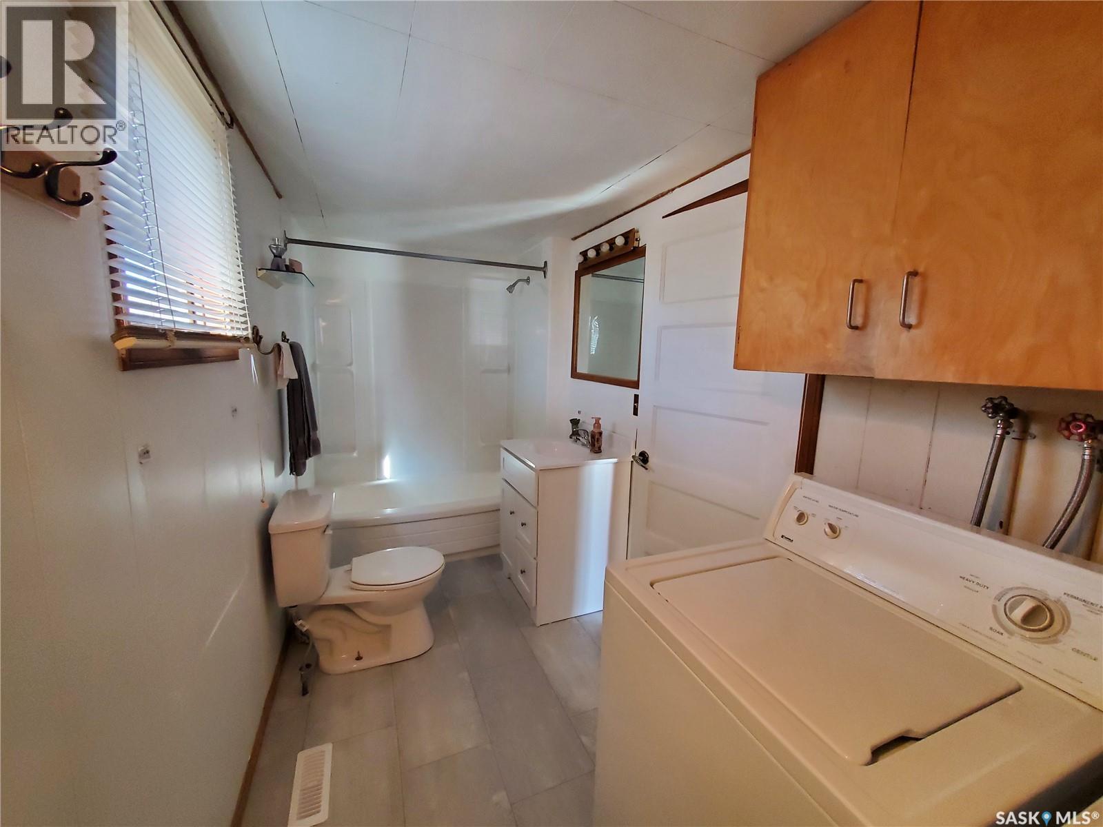 321 1st Street W, Ponteix, Saskatchewan  S0N 1Z0 - Photo 9 - SK033867