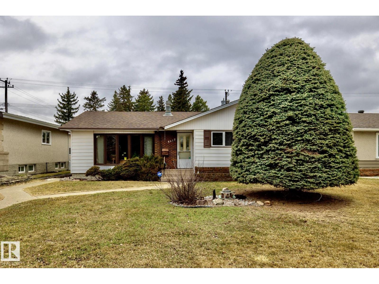 8612 68a St Nw, Edmonton, Alberta  T6B 1T5 - Photo 2 - E4484024
