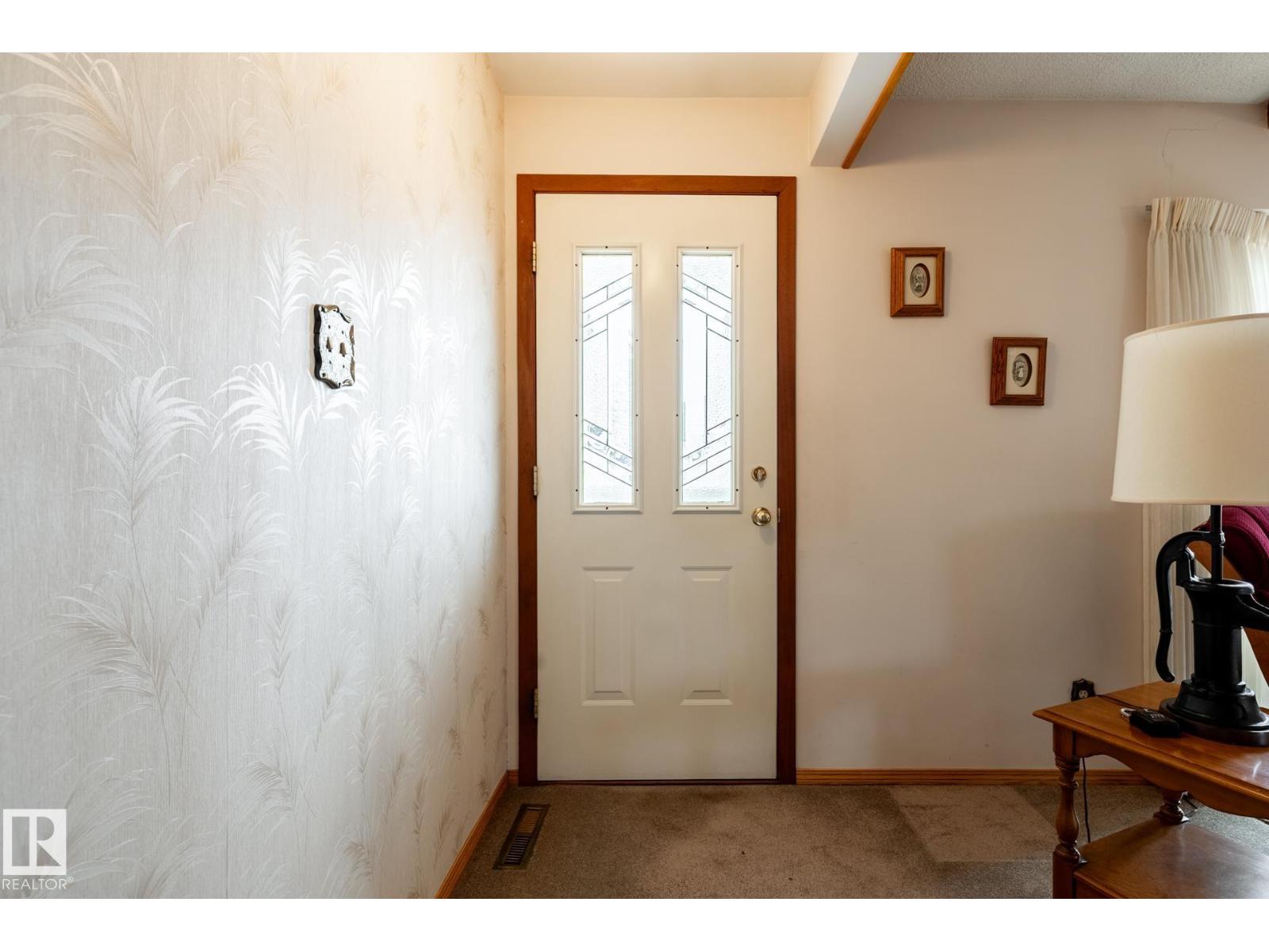 8612 68a St Nw, Edmonton, Alberta  T6B 1T5 - Photo 3 - E4484024