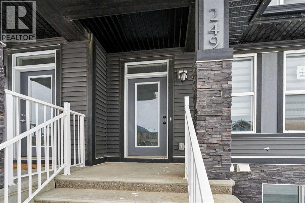 249 Aquila Drive Nw, Calgary, Alberta  T3R 1Y6 - Photo 3 - A2298108