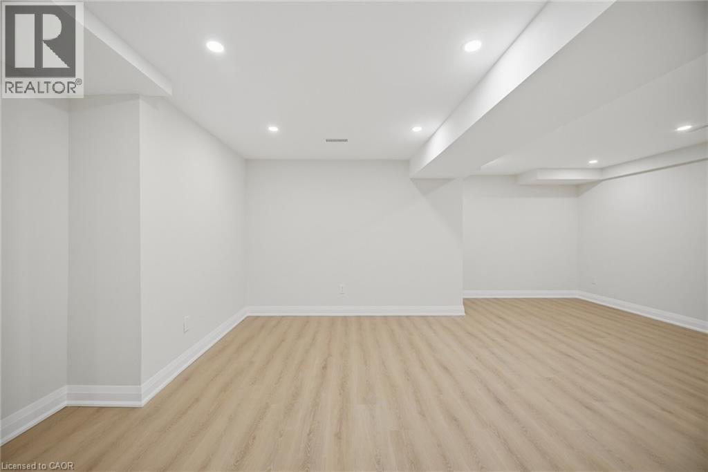 11 Wessenger Drive, Barrie, Ontario  L4N 8R8 - Photo 39 - 40823933