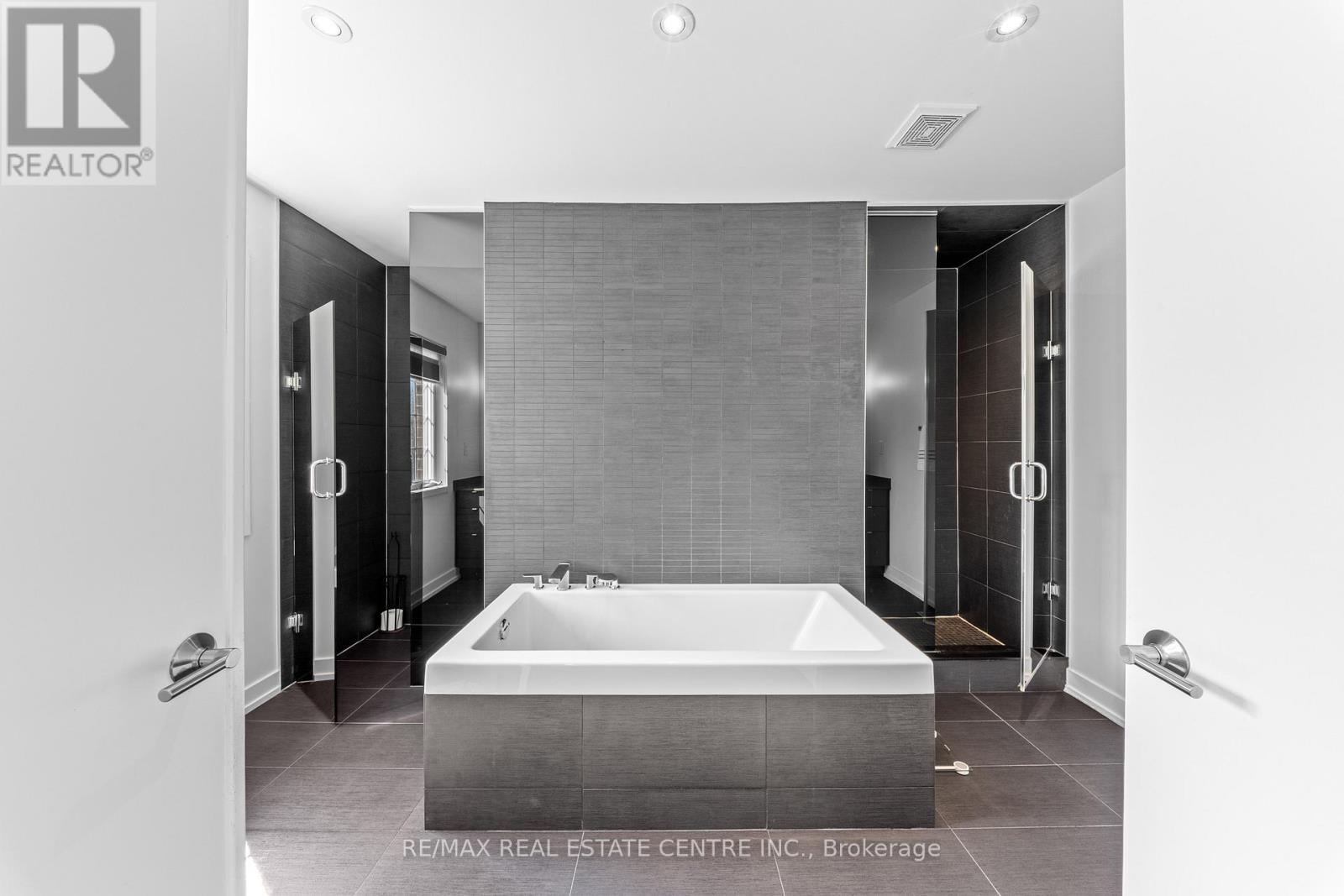 189 Lionhead Golf Club Road, Brampton, Ontario  L6Y 6C1 - Photo 33 - W13040712