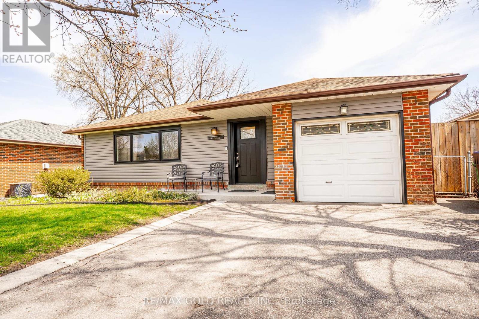 23 Dunster Crescent, Brampton, Ontario  L6T 3J8 - Photo 5 - W13040752