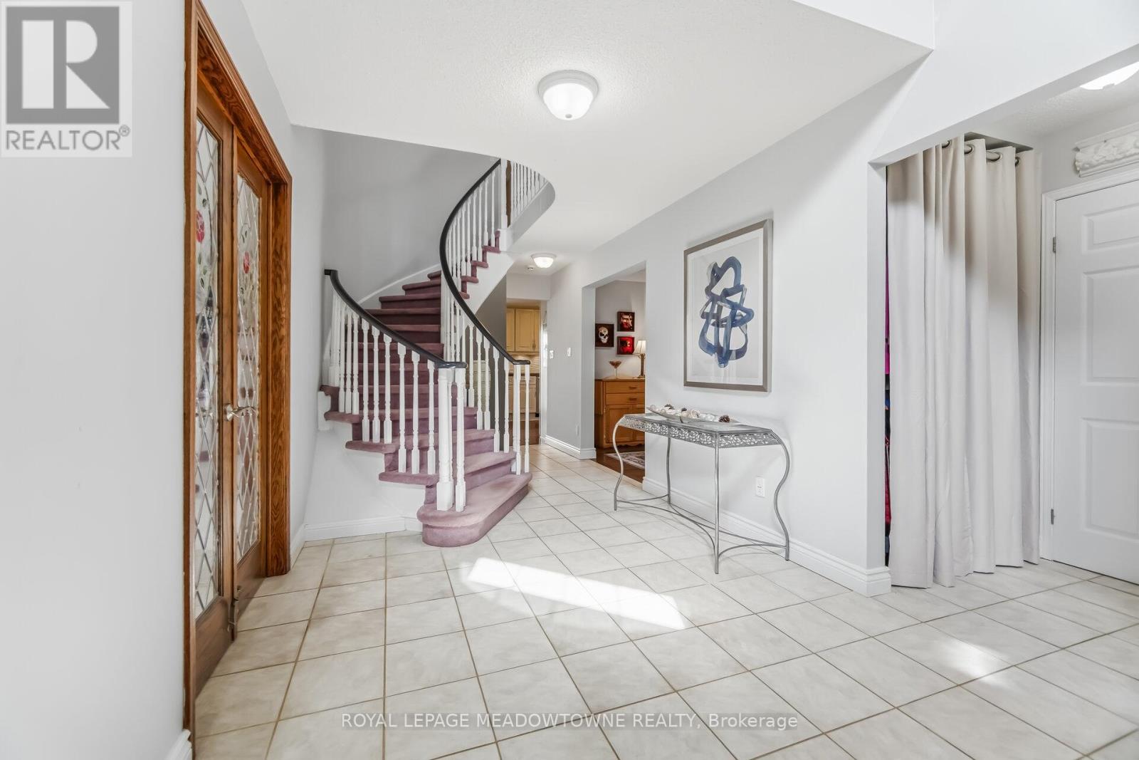 38 Mckillop Court, Brampton, Ontario  L6Y 3J2 - Photo 4 - W13040788