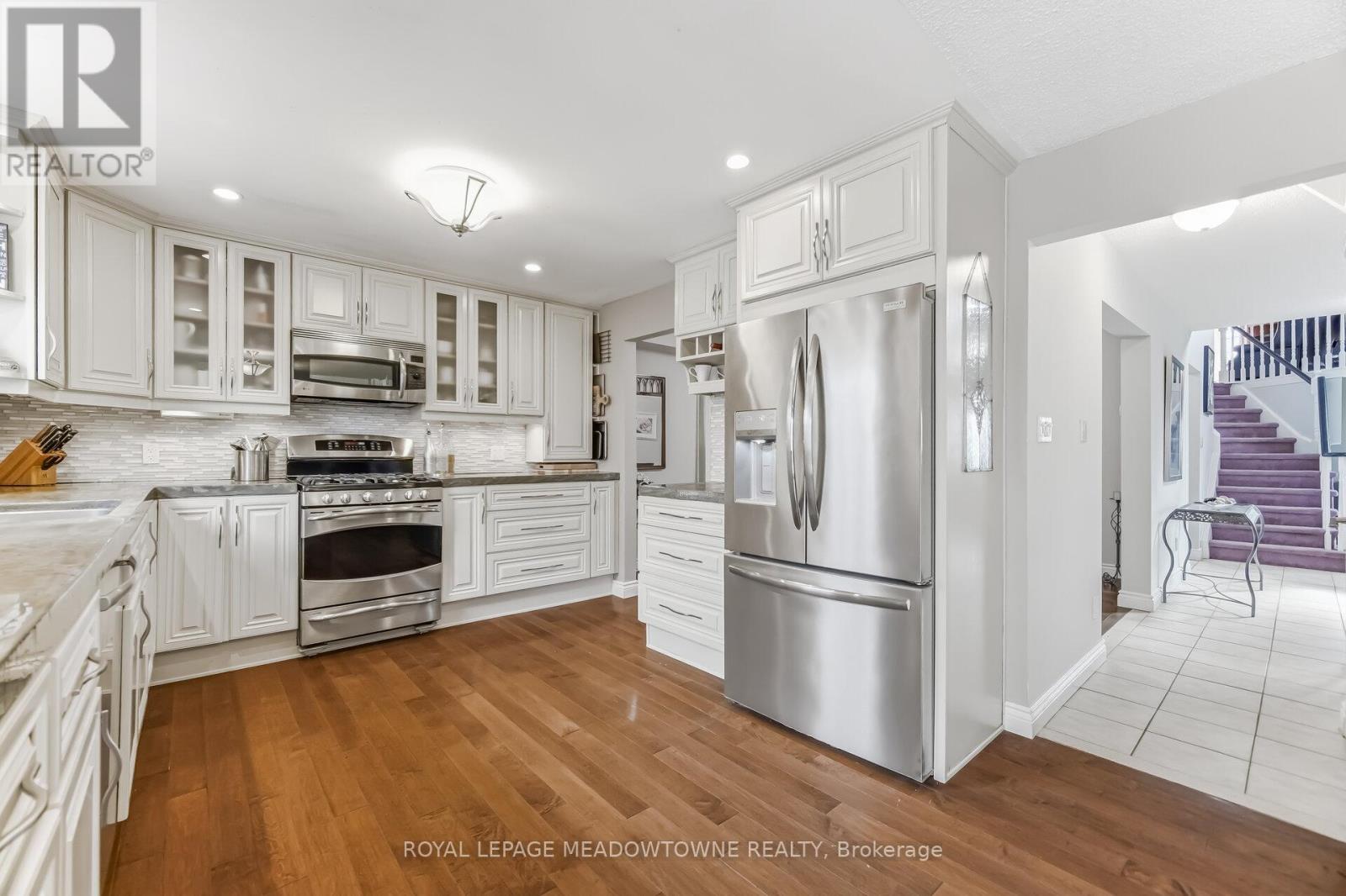 38 Mckillop Court, Brampton, Ontario  L6Y 3J2 - Photo 8 - W13040788