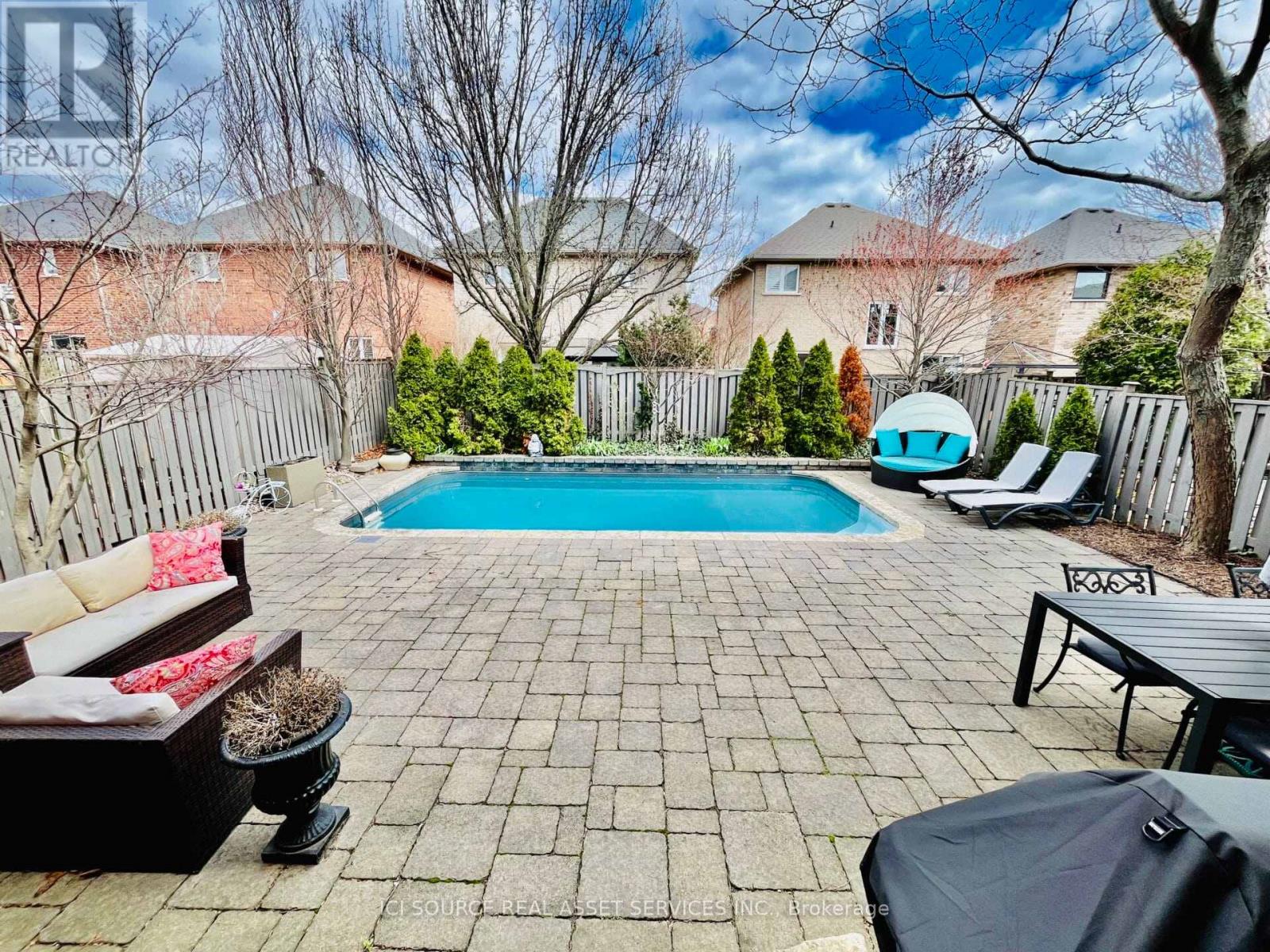 2202 Brookhaven Crescent, Oakville, Ontario  L6M 5B8 - Photo 4 - W13040848