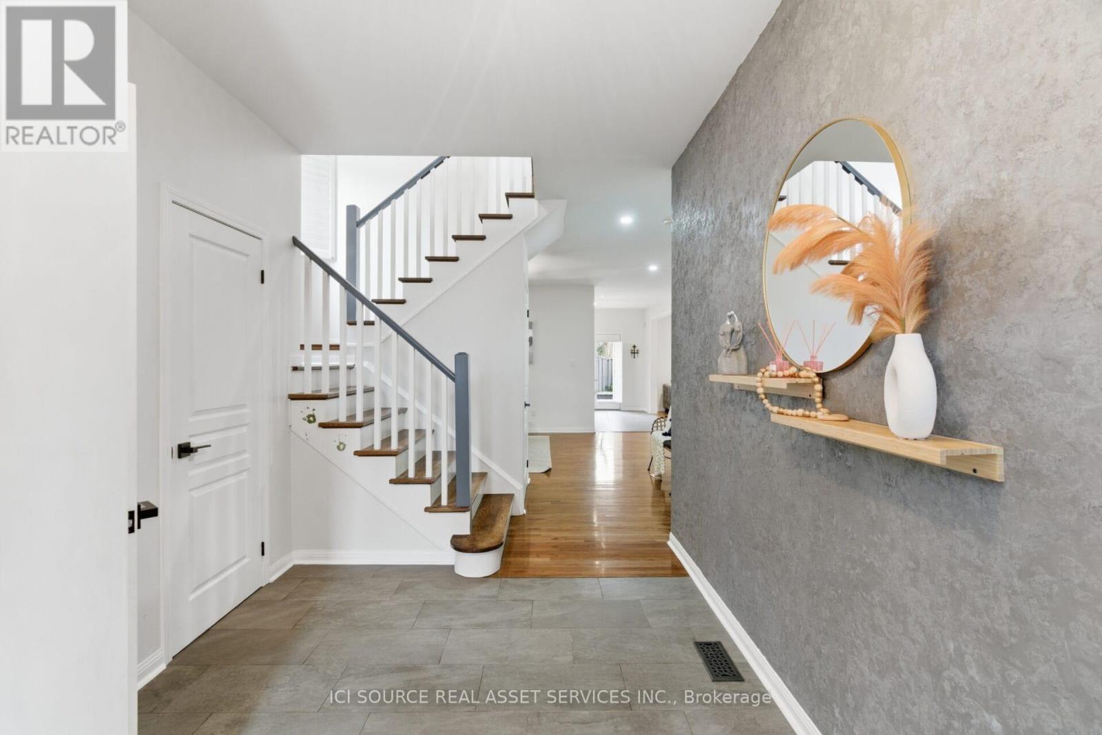 2202 Brookhaven Crescent, Oakville, Ontario  L6M 5B8 - Photo 8 - W13040848