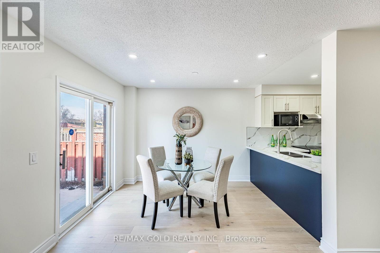 110 Sandyshores Drive, Brampton, Ontario  L6R 2M3 - Photo 10 - W13040864