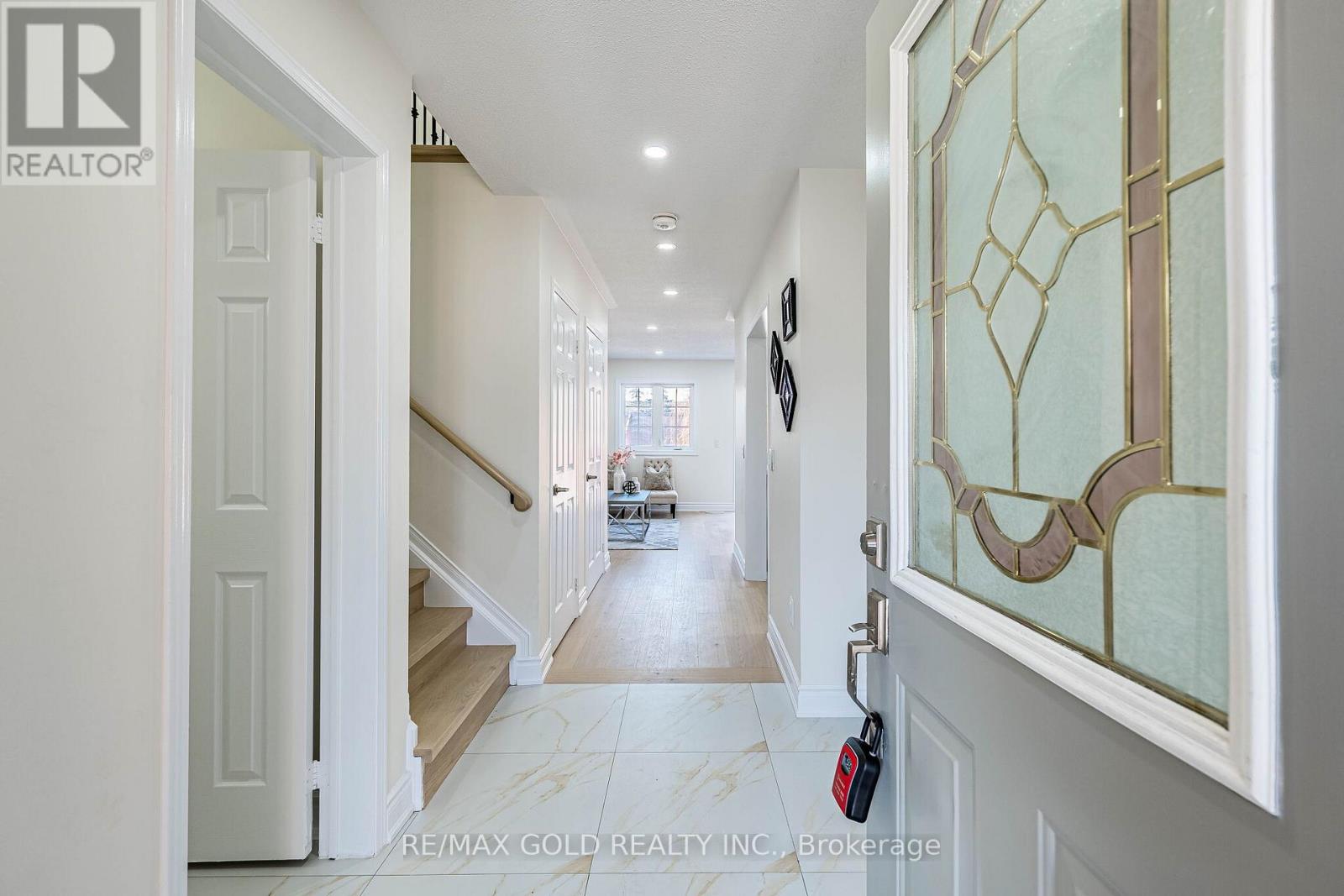 110 Sandyshores Drive, Brampton, Ontario  L6R 2M3 - Photo 4 - W13040864