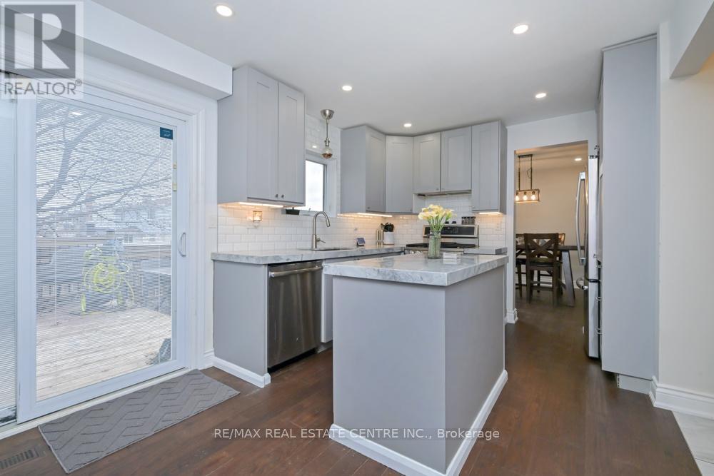 14 Borden Hill Court, Brampton, Ontario  L6S 3K7 - Photo 5 - W13040970