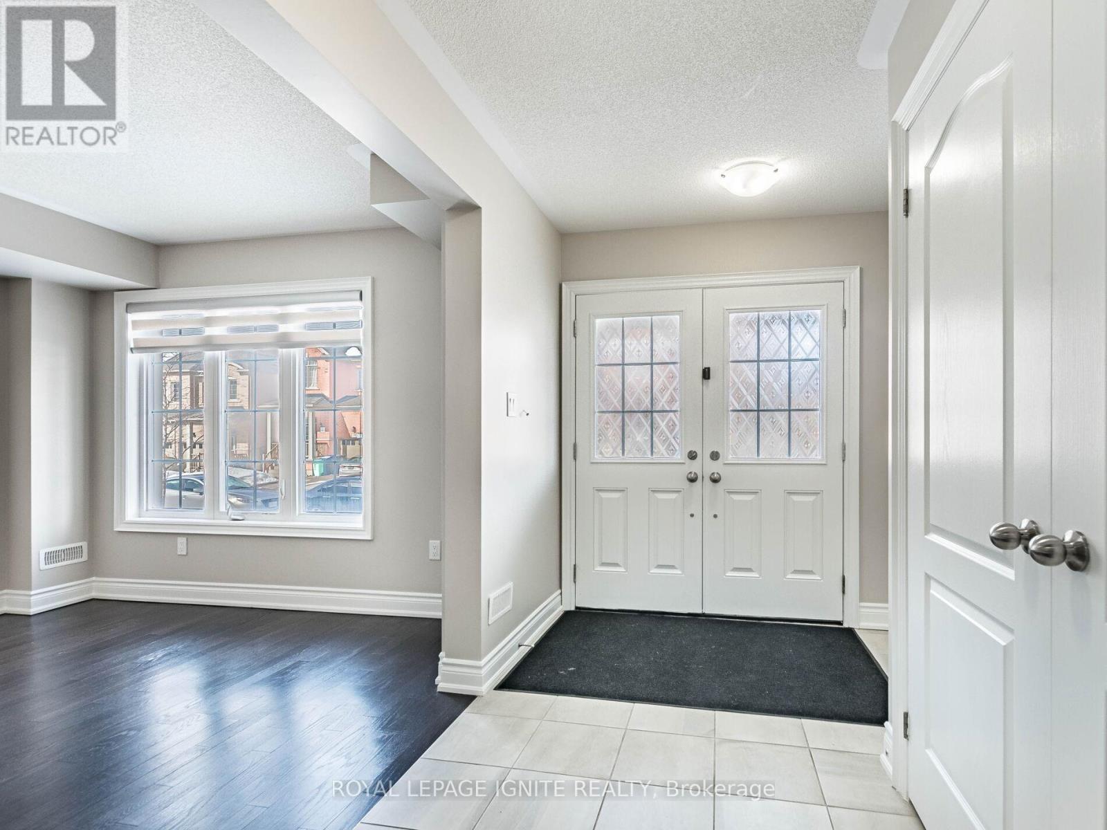 15 Temple Manor Road, Brampton, Ontario  L6Y 6C4 - Photo 3 - W13040980