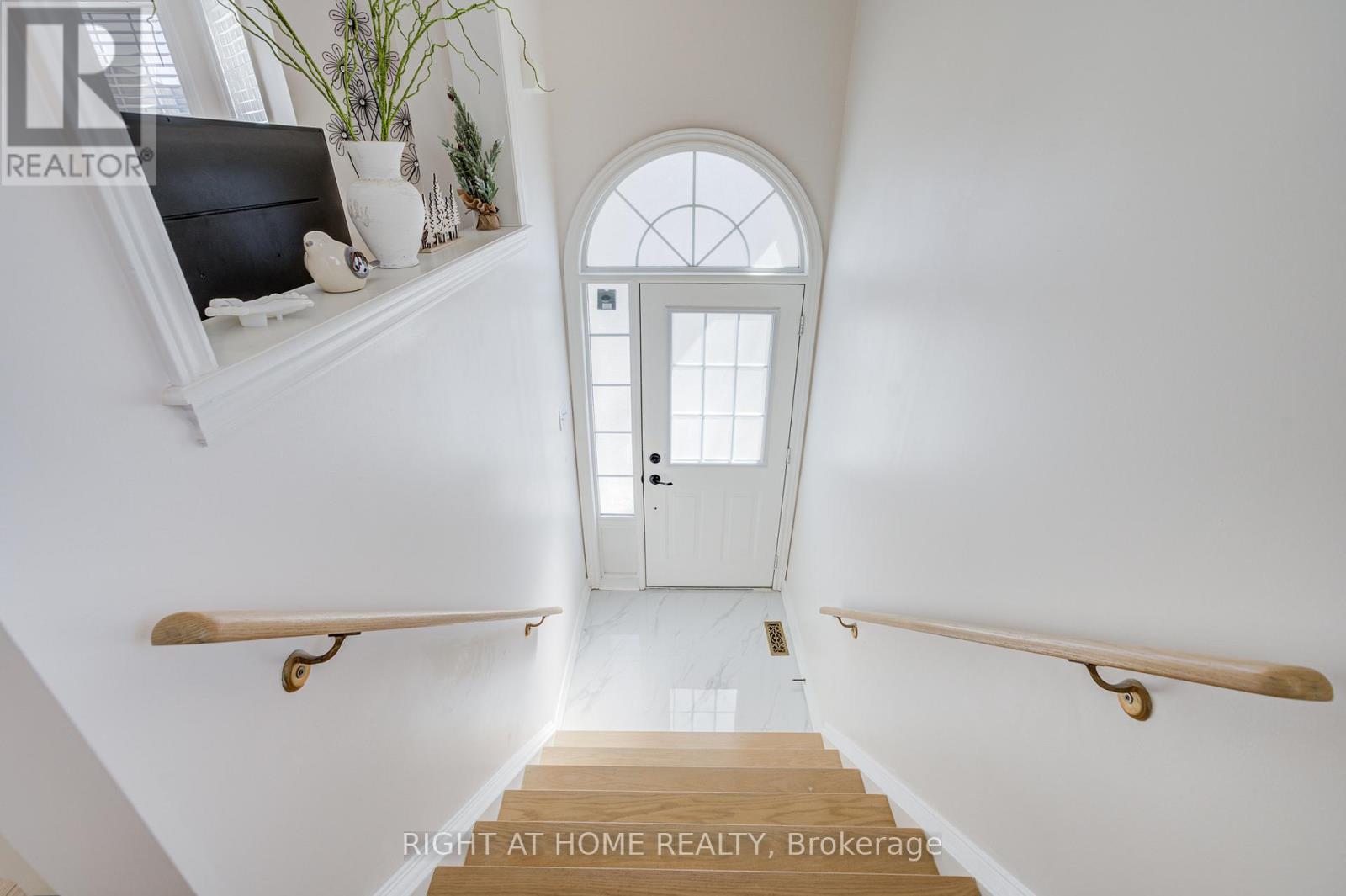 3064 Highbourne Crescent, Oakville, Ontario  L6M 5H1 - Photo 4 - W13041004