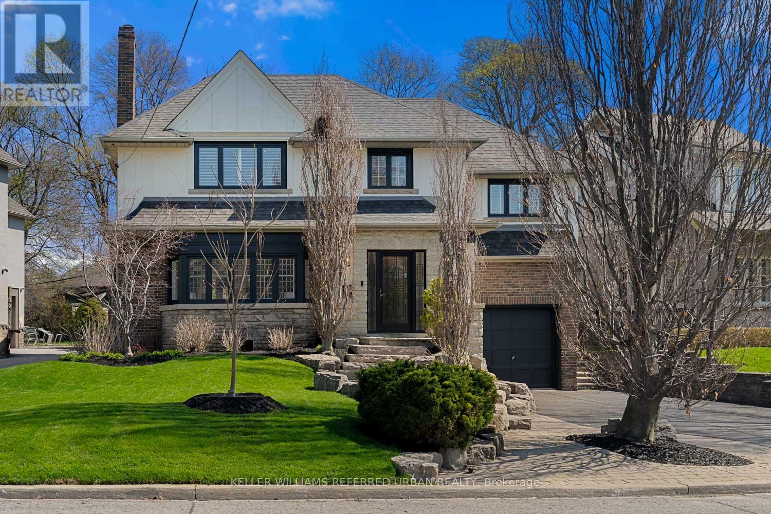 5 LAWRENCE CRESCENT, Toronto, Ontario