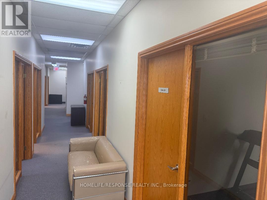 Upper And Lower - 4304 Village Centre Court, Mississauga, Ontario  L4Z 1S2 - Photo 3 - W12965586