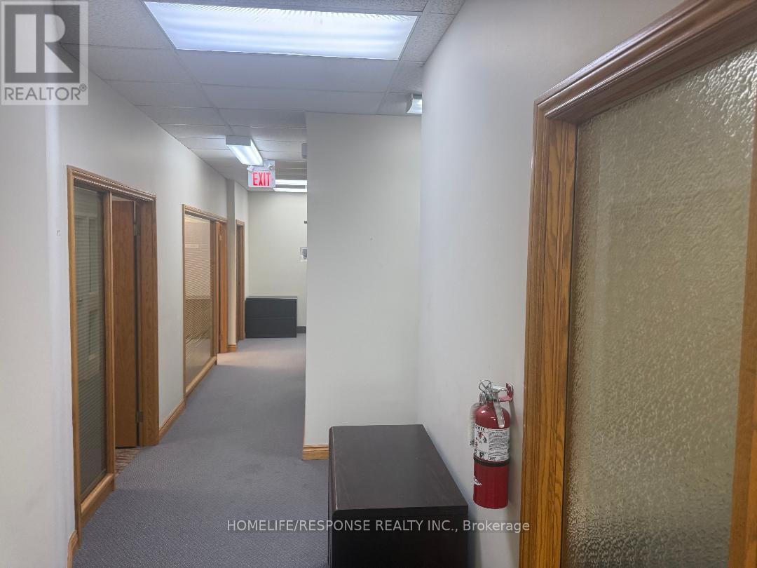 Upper And Lower - 4304 Village Centre Court, Mississauga, Ontario  L4Z 1S2 - Photo 7 - W12965586