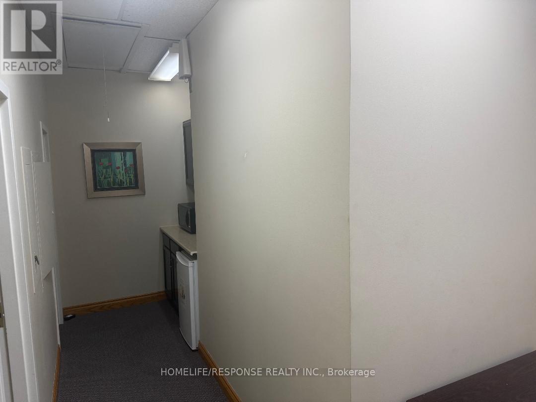 Upper And Lower - 4304 Village Centre Court, Mississauga, Ontario  L4Z 1S2 - Photo 9 - W12965586