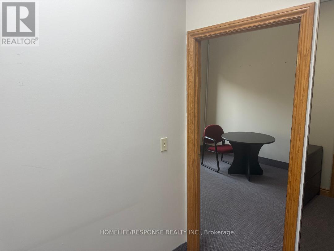 Upper And Lower - 4304 Village Centre Court, Mississauga, Ontario  L4Z 1S2 - Photo 14 - W12965586