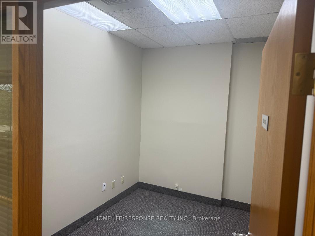 Upper And Lower - 4304 Village Centre Court, Mississauga, Ontario  L4Z 1S2 - Photo 4 - W12965586