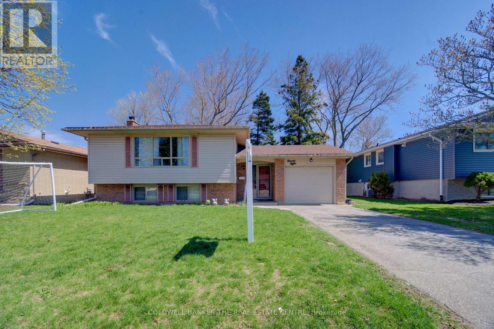 98 SHEA CRESCENT, Kitchener, Ontario