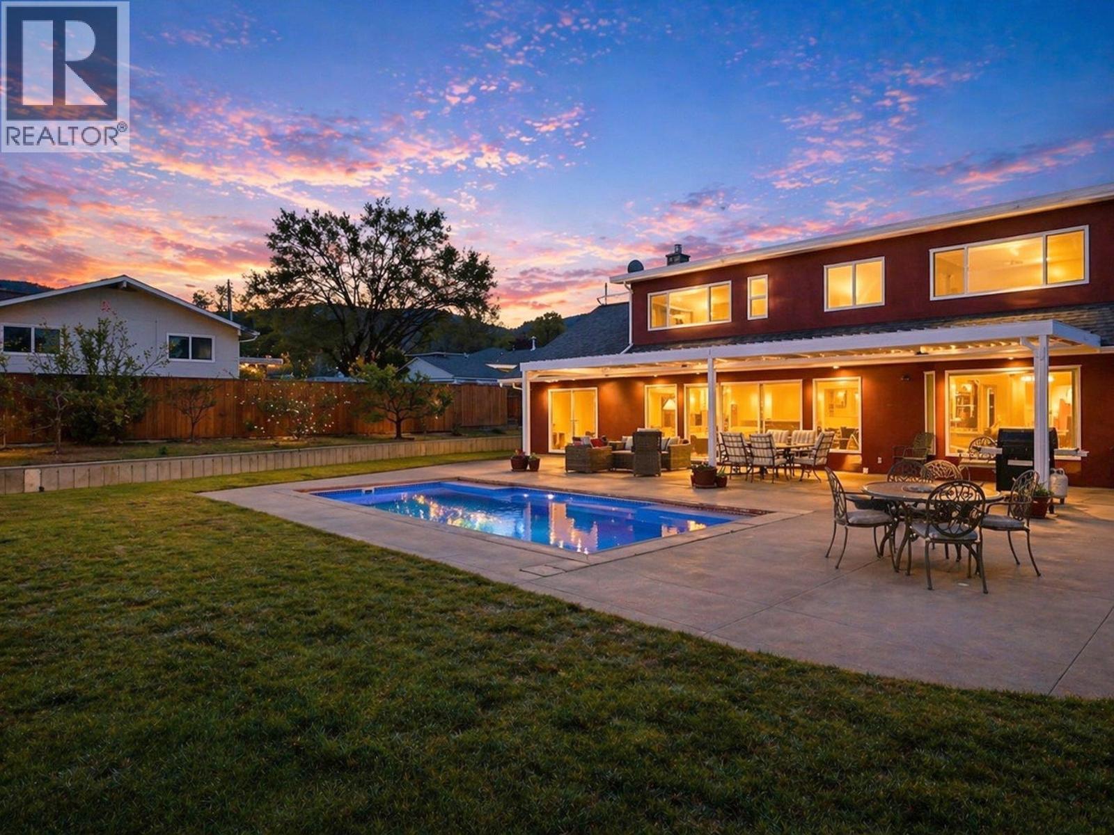 855 Ross Avenue, Penticton, British Columbia  V2A 3A5 - Photo 8 - 10382199