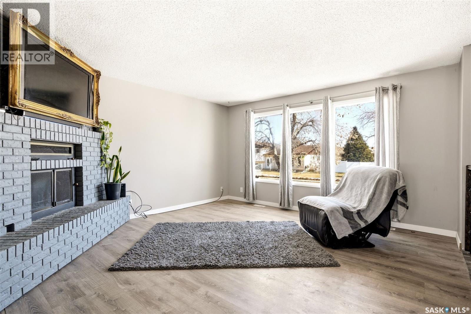 34 Glasgow Street, Regina, Saskatchewan  S4X 1E1 - Photo 4 - SK033383