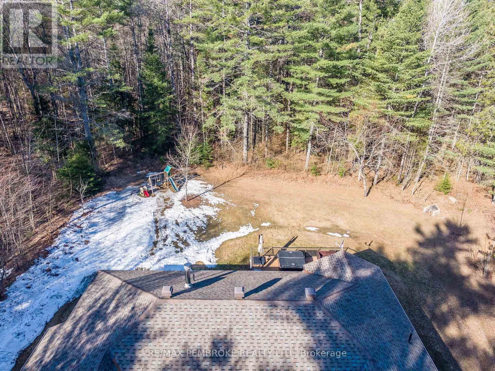 226 Eichstaedt Road, Petawawa, Ontario  K8H 2W8 - Photo 4 - X12940990