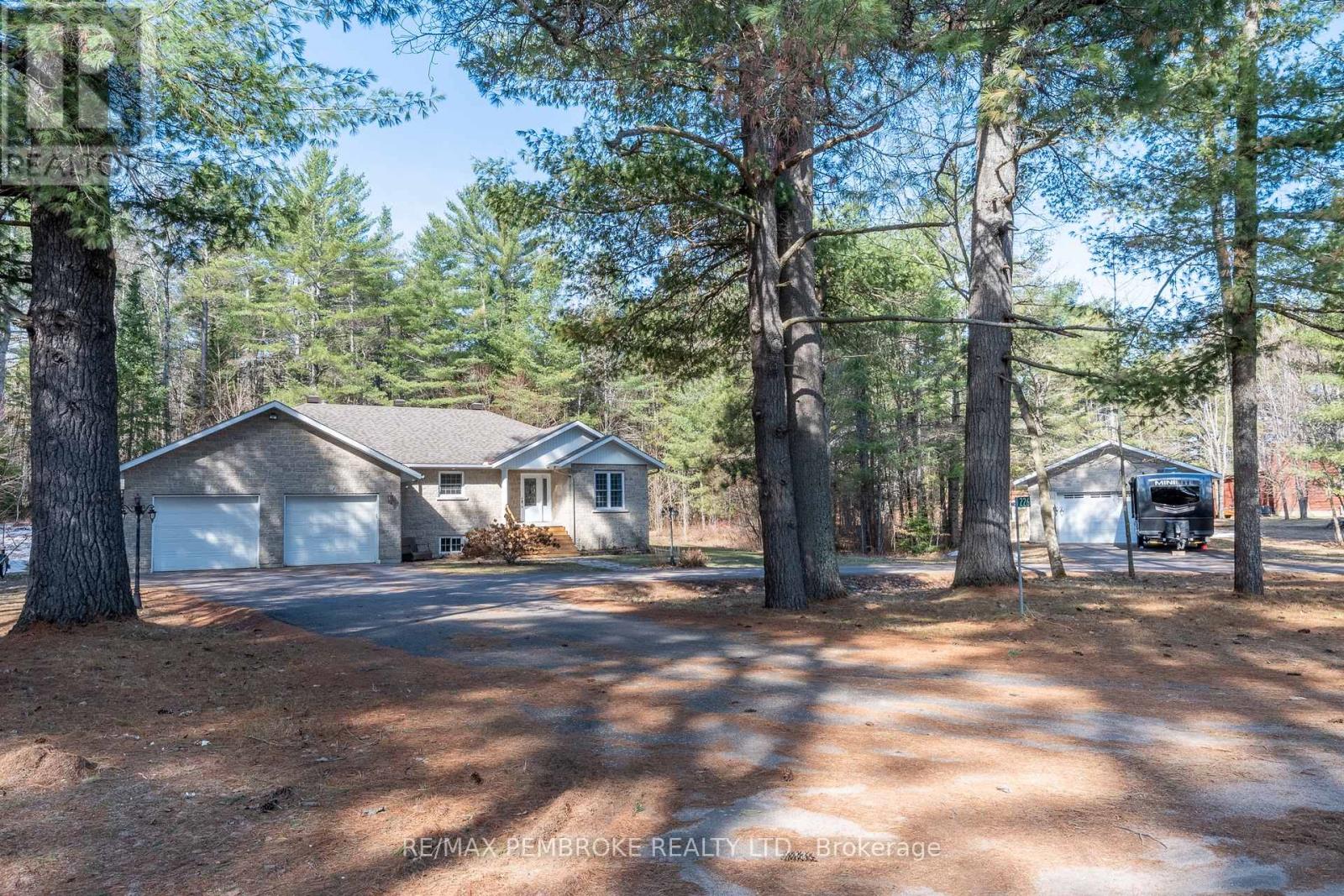 226 Eichstaedt Road, Petawawa, Ontario  K8H 2W8 - Photo 7 - X12940990