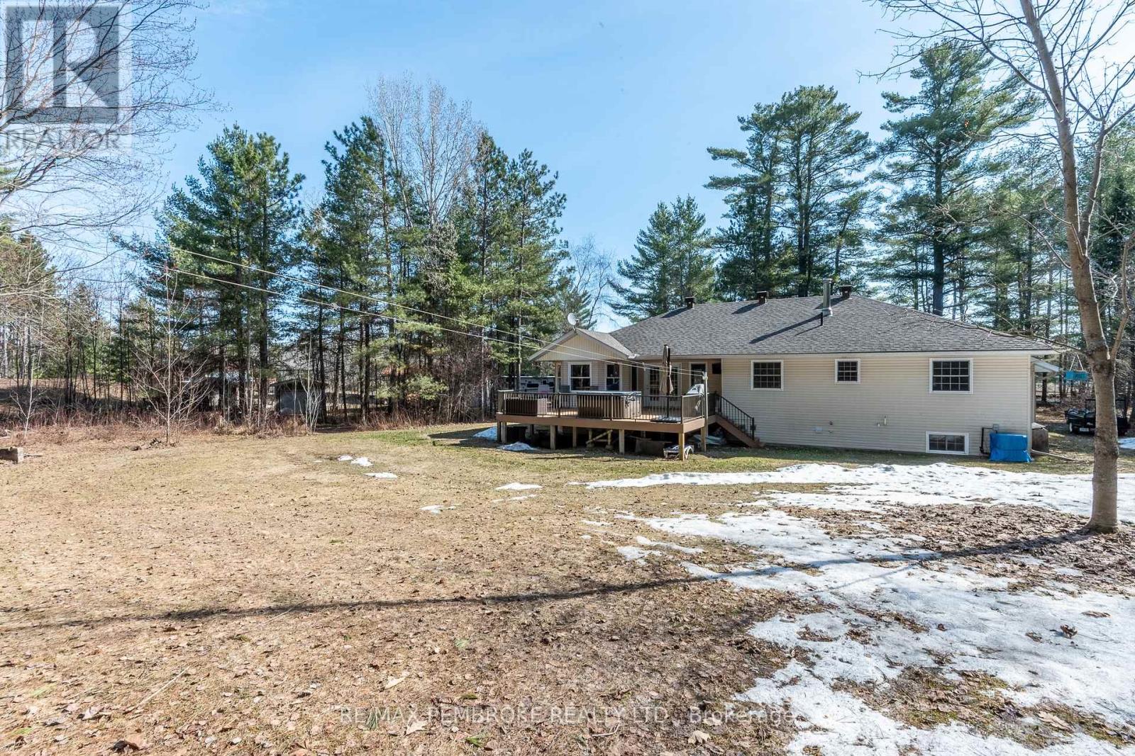 226 Eichstaedt Road, Petawawa, Ontario  K8H 2W8 - Photo 13 - X12940990