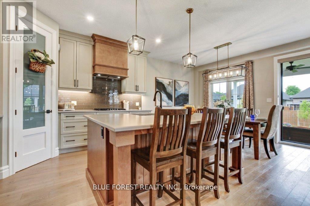 192 Foxborough Place, Thames Centre, Ontario  N0M 2P0 - Photo 12 - X13041118