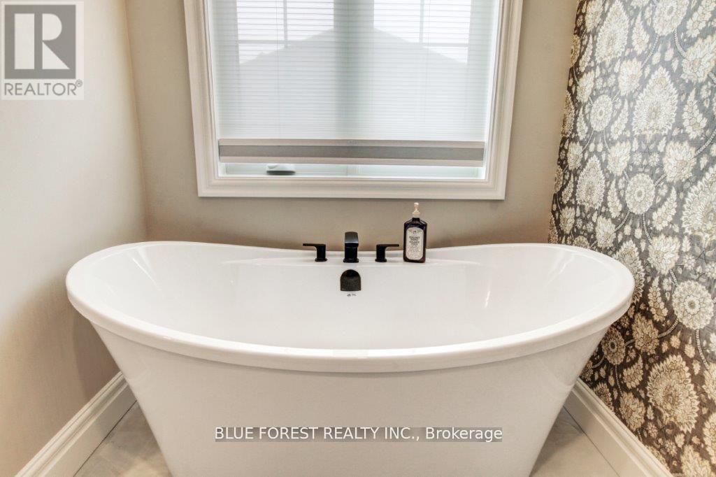 192 Foxborough Place, Thames Centre, Ontario  N0M 2P0 - Photo 26 - X13041118