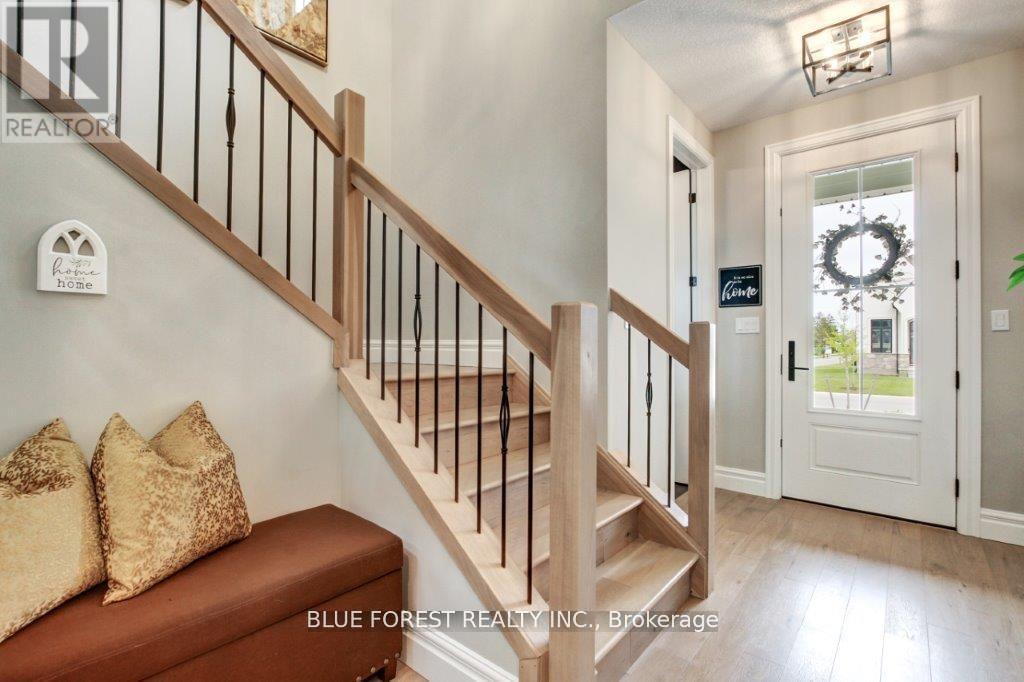 192 Foxborough Place, Thames Centre, Ontario  N0M 2P0 - Photo 4 - X13041118