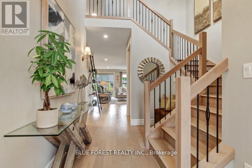 192 Foxborough Place, Thames Centre, Ontario  N0M 2P0 - Photo 5 - X13041118