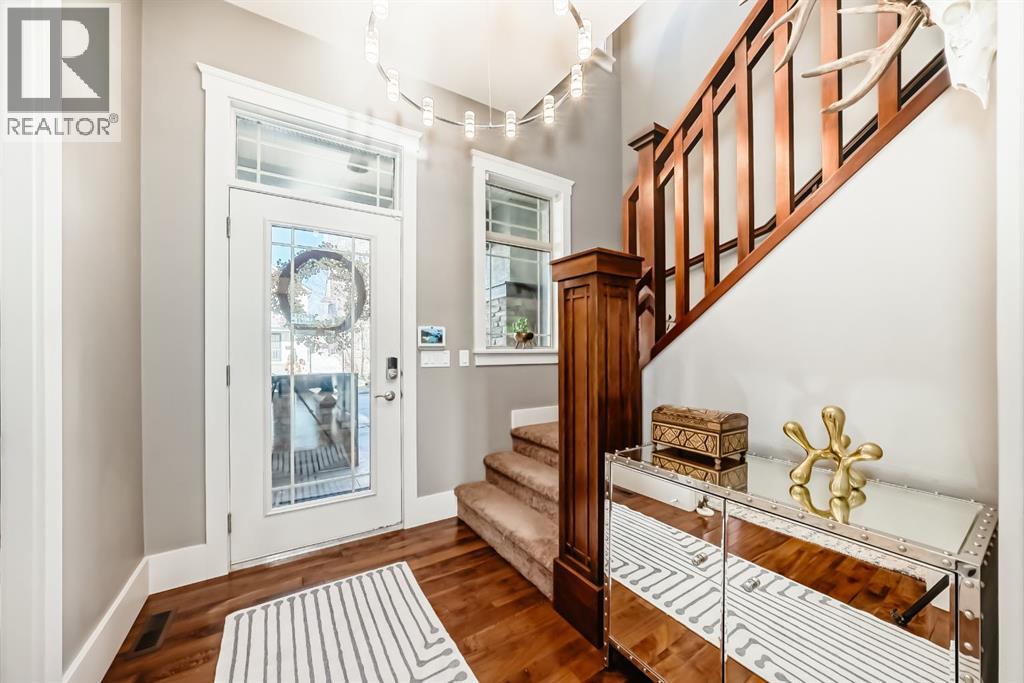 22 Angle Street SW, Calgary, Alberta  T3E 0V6 - Photo 3 - A2302006