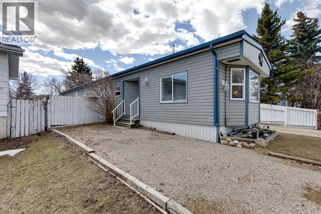 240 Big Hill Circle SE, Airdrie, Alberta  T4A 1P8 - Photo 3 - A2304272