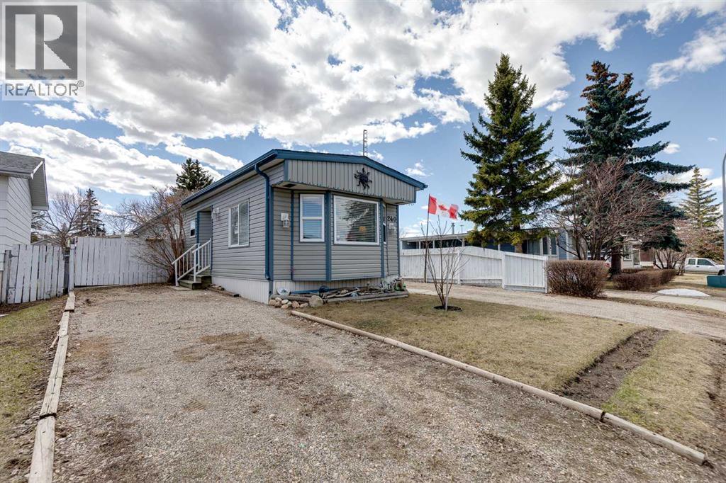 240 Big Hill Circle SE, Airdrie, Alberta  T4A 1P8 - Photo 2 - A2304272