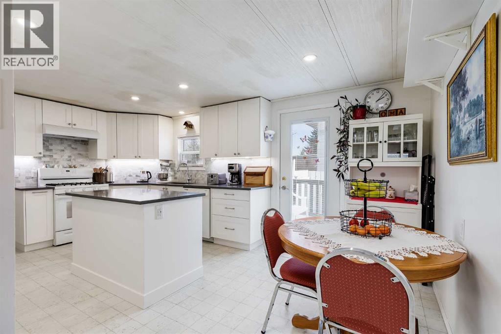 240 Big Hill Circle SE, Airdrie, Alberta  T4A 1P8 - Photo 11 - A2304272