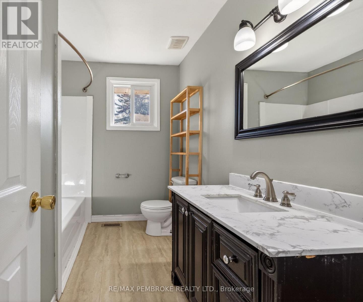 10 Algonquin Street, Petawawa, Ontario  K8H 2A9 - Photo 12 - X13041046