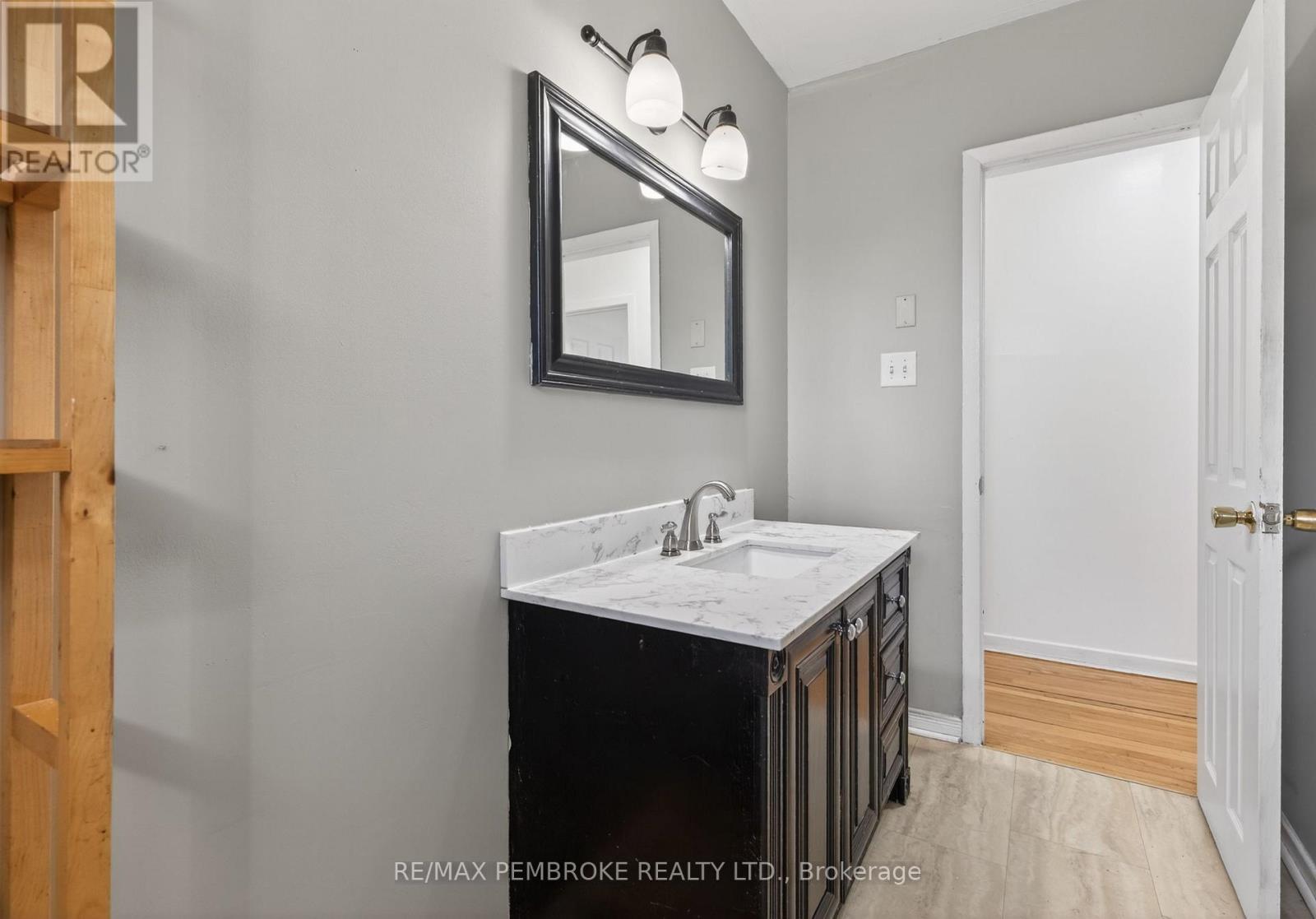 10 Algonquin Street, Petawawa, Ontario  K8H 2A9 - Photo 13 - X13041046